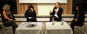 Les panélistes lors de l’événement Exclusion in Germany: What Role Does Media Play, de gauche à droite : Ursula Russmann, Canan Topcu, Markus End, Mahyar Nicoubin.