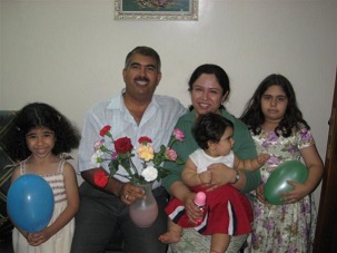 Hamed Kamal bin Haydara avec sa famille, avant son emprisonnement