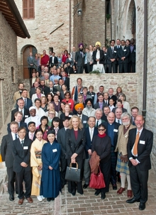 Les membres fondateurs et les amis de Green Pilgrimage Network, lancé à Assise en Italie, au cours d’une célébration organisée par Alliance of Religions and Conservation (ARC), en association avec le WWF, le 1er novembre 2011. Photo : ARC/Katia Marsh.