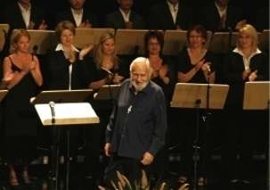 En 2008, à l’âge de 92 ans, Russel Garcia s’est engagé dans une tournée en Autriche, dont le Baha'i World News Service avait rendu compte.