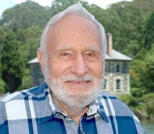 Russel Garcia (1916–2011), compositeur, chef d’orchestre, arrangeur musical et promoteur dévoué de la foi bahá’íe.