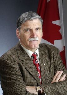 Le sénateur canadien, le lieutenant général Roméo Dallaire, qui a demandé à son gouvernement de se préoccuper de toute urgence de l’« intention de l’Iran de détruire la collectivité bahá’íe, totalement ou partiellement, en tant qu’entité religieuse distincte ».