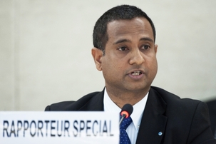 Ahmed Shaheed, le rapporteur spécial des Nations unies sur la situation des droits de l’homme dans la République islamique d’Iran, informant le Conseil des droits de l’homme, le lundi 12 mars. Ancien ministre des Affaires étrangères des Maldives, M.  Shaheed a été nommé à ce poste en juin dernier, après une période d’environ neuf ans pendant laquelle il était resté vacant. Photo ONU/Jean-Marc Ferré.