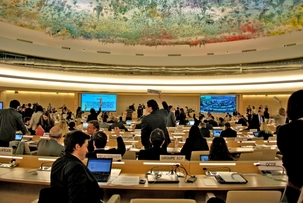Des représentants de pays et d’ONG au Conseil des droits de l’homme à Genève, en Suisse, prenant part à un dialogue interactif avec le rapporteur spécial sur la situation des droits de l’homme dans la République islamique d’Iran, le 12 mars 2012.
