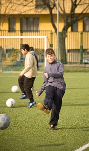 Zoli est l’un des vingt adolescents qui appartient au club de football des Black Stars.