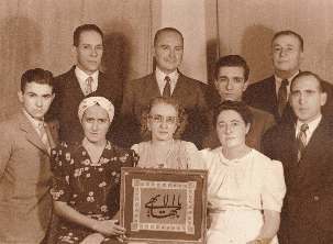 L'Assemblée spirituelle de Buenos Aires a été élue pour la première fois en mai 1940. Ce groupe, ainsi que celui de Bahia au Brésil, étaient les premiers de telles assemblées en Amérique du Sud. (Photo reproduite avec l’aimable autorisation des bahá'ís de Buenos Aires)