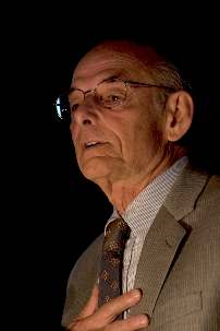 C’est l’artiste Otto Don Rogers du Canada, qui a prononcé le discours commémoratif Balyuzi 2009, se concentrant sur les arts comme entreprise spirituelle. (Photo de Evan Wilder)