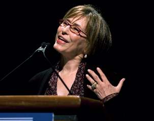 Azar Nafisi, auteur de Reading Lolita in Tehran, prononce un discours à Washington sur le traitement des minorités en Iran. (Photo par Evan Wilder)