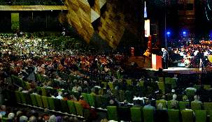 Le Parlement mondial des religions a attiré plus de 5000 participants. Il a lieu tous les cinq ans, prolongement actuel d'un événement qui s’est déroulé pour la première fois en 1893.