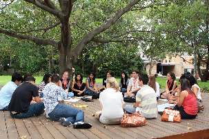 La ville australienne côtière de Wollongong était le site d’une conférence nationale de jeunes bahá’ís au début du mois de janvier. Les jeunes ont consulté sur la façon de rendre leurs vies cohérentes et sur celle de se consacrer au service de l’humanité. (Photo de Wafa Reyhani)