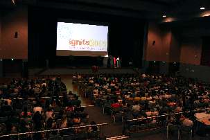 Le plus grand rassemblement de jeunes bahá’ís tenu au cours des congés a eu lieu en Australie, où quelque 800 jeunes ont participé à la conférence de quatre jours à Wollongong. (Photo de Wafa Reyhani)