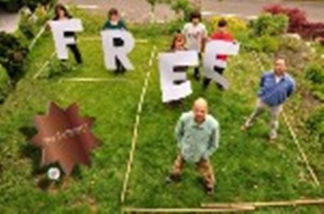 Le 14 mai, des participants à la campagne United4Iran ont délimité les dimensions exiguës des cellules des sept responsables bahá’ís dans la prison d’Evin à Téhéran. Cette photo est prise au Liechtenstein.