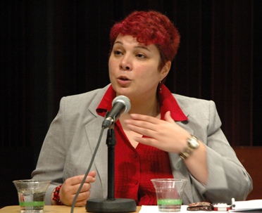 L'ex-ministre de l'environnement iraquienne, Mishkat Al-Moumin - actuellement directrice du Washington-based Women and Environment Organization (Organisation de l'Environnement et de la Femme basée à Washington), a pris la parole lors de ce séminaire. Elle a expliqué que les problèmes environnementaux – tels que le manque d’eau ou d’hygiène – amènent les populations à la violence et pas nécessairement les questions religieuses.