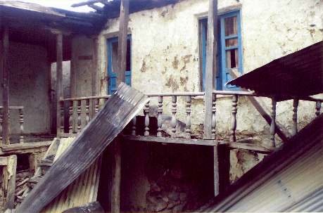 La maison de M. Abdolbaghi Rouhani, baha’i d’Ivel, après qu’elle ait été incendiée par des pyromanes inconnus en mai 2007.