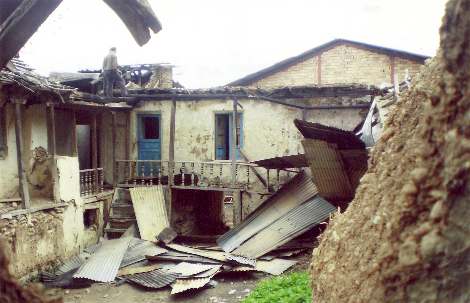 La maison de M. Abdolbaghi Rouhani, baha’i d’Ivel, après que sa maison ait été incendiée par des pyromanes inconnus en mai 2007.