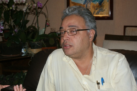 À Brasilia, Geraldo Faria, analyste de systèmes, participe à la discussion faisant partie de la Conférence interactive mondiale concernant la culture de paix et la durabilité. « Quand nous parlons de rendre le monde meilleur et de le transformer, les gens ne savent généralement pas quelles actions entreprendre. Mais si chacun de nous apporte sa contribution, le résultat est important et peut transformer l’esprit humain. »