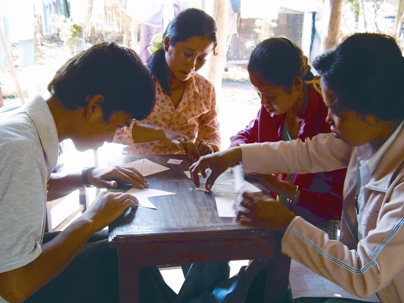 Les initiatives éducationnelles cambodgienne d’inspiration bahá’íe sont un des projets présentés dans des courts métrages qui ont été lancés sur le site de la Conférence interactive concernant la culture de paix et la durabilité.