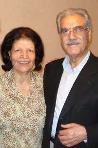 Mme Ashraf Khanjani photographiée avec son mari. Elle est décédée le jeudi 10 mars à l’âge de 81 ans. Le couple était marié depuis plus de 50 ans.