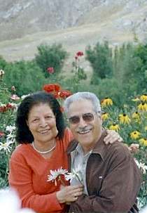 Mme Ashraf Khanjani, décédée à l’âge de 81 ans, en compagnie de son mari Jamaloddin, en des temps plus heureux.
