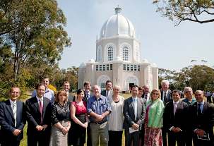Des dignitaires locaux et des invités se sont réunis le 18 septembre devant la maison d’adoration bahá’íe de Sydney en Australie pour célébrer le cinquantième anniversaire du temple.