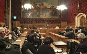 Un panel d’experts sur les droits de l’homme prenant la parole au séminaire, qui a eu lieu le 18 décembre au parlement du Royaume-Uni, pour étudier le problème de l’accès à l’éducation en Iran.