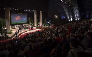 Les délégués réunis à Haïfa pour la 11e Convention internationale bahá’íe.