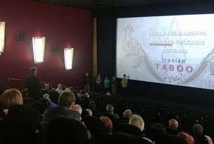 Le 5 mai, à Hofheim, en Allemagne, la communauté bahá’íe a parrainé une projection de Tabou Iranien, un documentaire sur la persécution des bahá’ís en Iran du réalisateur primé irano-hollandais Reza Allamehzadeh.