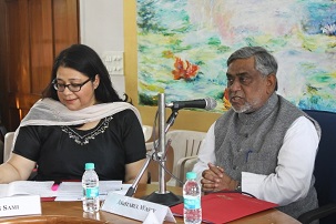 Des experts au cours d’un séminaire tenu au Centre national bahá’í à New Delhi, le 5 mars.