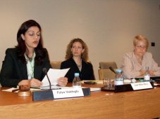 De gauche à droite,  Fulya Vekiloglu, Layli Miller-Muro, et Charlotte Bunch,  faisaient parties des orateurs
