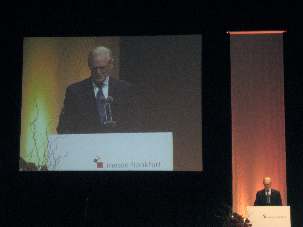 Le Conseiller Monsieur Stephen Birkland s'adressant aux participants