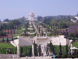 Les terrasses conduisant au Mausolée du Báb.