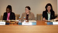 De gauche à  droite : Letty Chiwara, Joan Burke, et Fulya Vekiloglu,  le 8 septembre 2006 aux Nations Unies