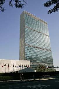 Le siège des Nations unies à New York. Le 21.12.2010, l’Assemblée générale des Nations unies a confirmé la résolution qui exprime « de graves préoccupations au sujet des violations continues et récurrentes des droits de l’homme » en Iran. Photo de Mark Garten.