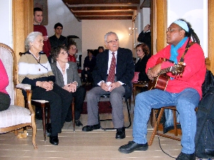 Violette et Ali Nakhjavani ont accueilli chez eux les participants à la célébration de Naw-Rúz dans le Bas-Rhin