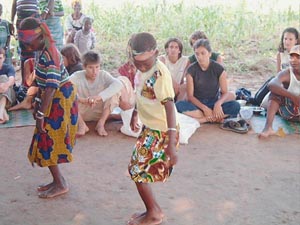 Danse traditionnelle au village de Tabaré