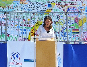 Silène.M  est  intervenue à la tribune, afin de présenter le travail de la Communauté internationale bahá'íe en faveur des droits de l’Homme dans des domaines très variés.