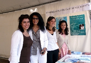Rencontre avec Yamina Benguigui, adjointe au maire en charge des droits de l'Homme, au stand de la Communauté internationale bahá'íe.
