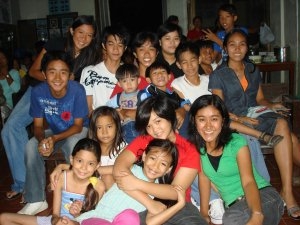 Des enfants à Olano, aux Philippines ont fêté les Jours Intercalaires au Centre bahá’í local.