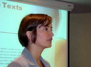 Erin Murphy-Graham de l’université de Californie, Berkeley, s’exprimant lors de  l’atelier sur le programme SAT aux Nations unies en mai 2008.