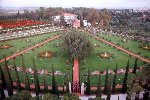 Le lieu de sépulture de Bahá’u’lláh et la maison adjacente dans laquelle il a vécu les dernières années de sa vie sont situés à Acre en Israël.