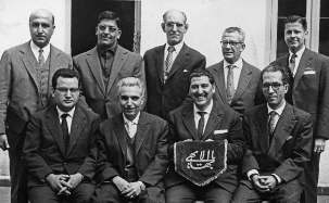Les membres de la première Assemblée spirituelle nationale des bahá’ís d’Espagne, élus à Madrid en avril 1962.