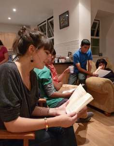 Dans la ville de Reading, en Angleterre, un groupe s’est réuni le samedi 10 septembre pour lire et étudier les paroles prononcées par ‘Abdu’l-Bahá lors de son premier discours en Occident, au City Temple de Londres, exactement 100 ans plus tôt.