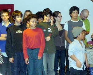 Les jeunes n’ont pas manqué de partager avec tout le groupe ce qu’ils avaient appris durant les ateliers artistiques.