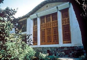 La maison de Bahá’u’lláh à Takur dans la province de Mázindarán, a été détruite par le gouvernement iranien en 1981.