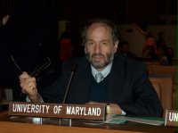 Dr. John Grayzel, détenteur de la Chaire bahá'íe pour la Paix Mondiale de l’Université de Maryland