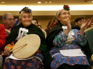 Ces femmes Mapuche, originaires du Sud du Chili ont apprécié la conférence.