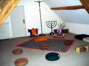La salle de méditation où  le groupe de bahá’ís a organisé l’Oasis de Paix.