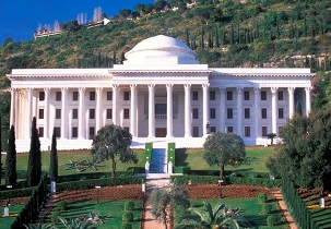 Le siège de la Maison universelle de justice à Haïfa enTerre Sainte accueille les réunions du collège élu de neuf membres.