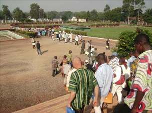 La conférence de Bangui, la capitale de la République centrafricaine, a aussi attiré 800 personnes. Elle s’est tenue dans le bâtiment du Parlement.