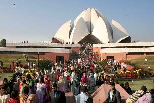 La conférence a attiré des centaines de bahá’ís qui n’avaient jamais visité auparavant la Maison d’adoration à New Delhi.